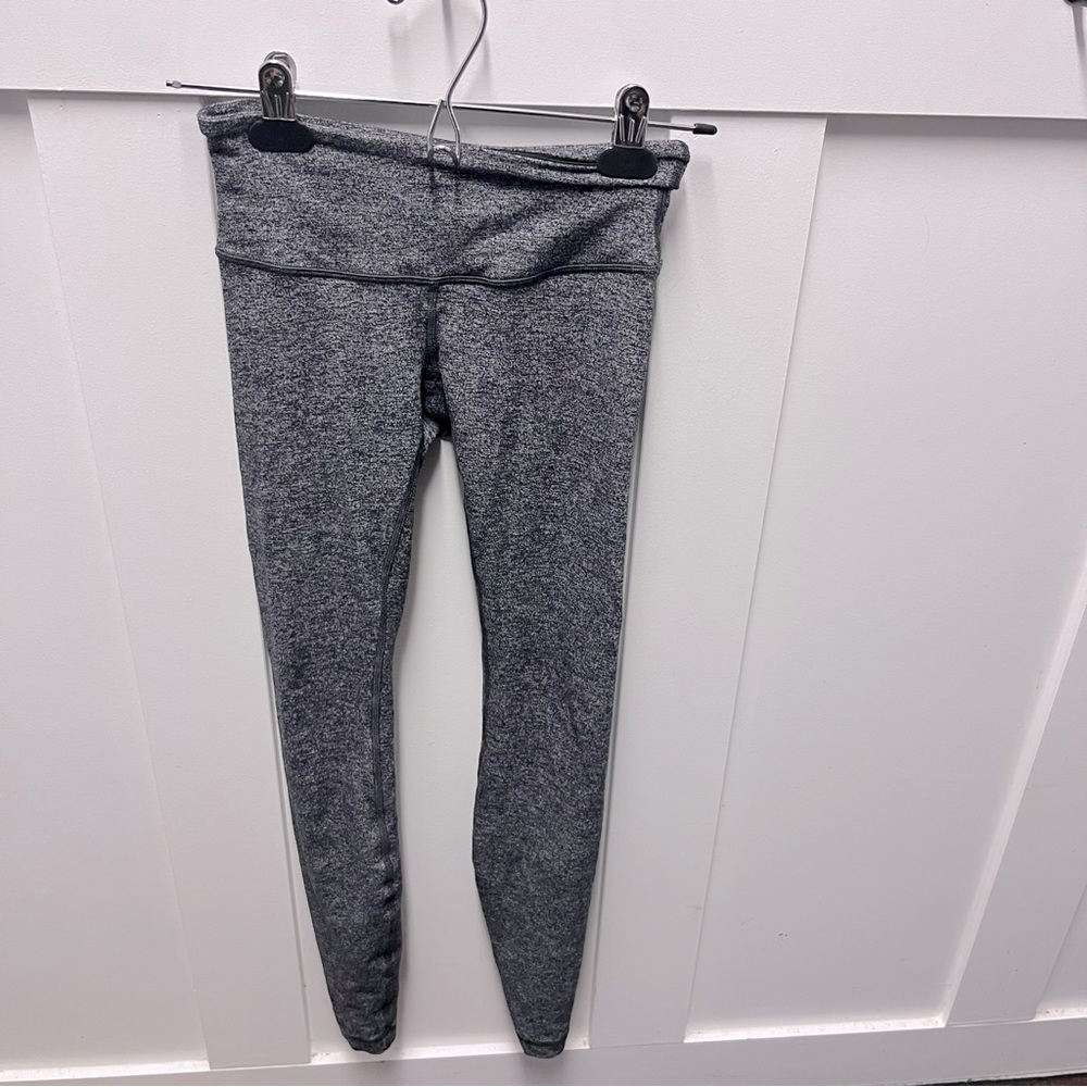 ⬇️$45 Lululemon great size 2 leggings